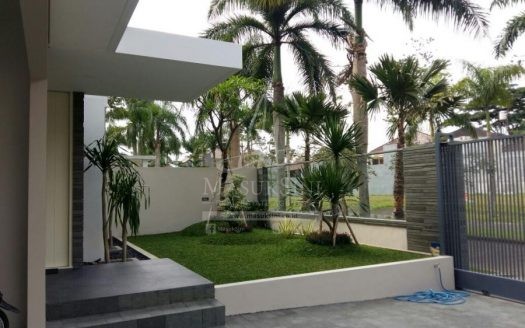 Dijual rumah di graha golf malang