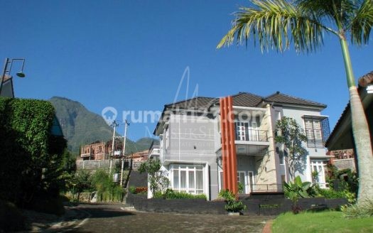 Villa dijual di batu