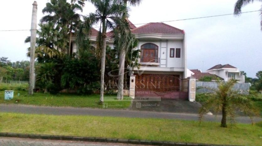 Rumah Mewah Raya Golf Utama Araya Malang